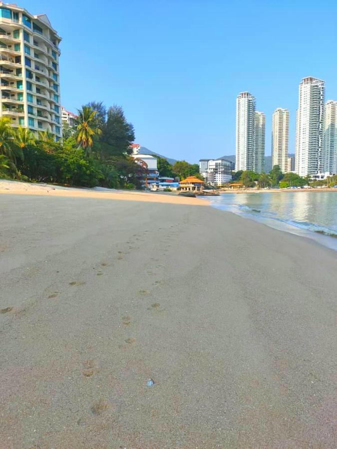 G&T'S Beach Front Villa ทานจุงบุงาห์ ภายนอก รูปภาพ