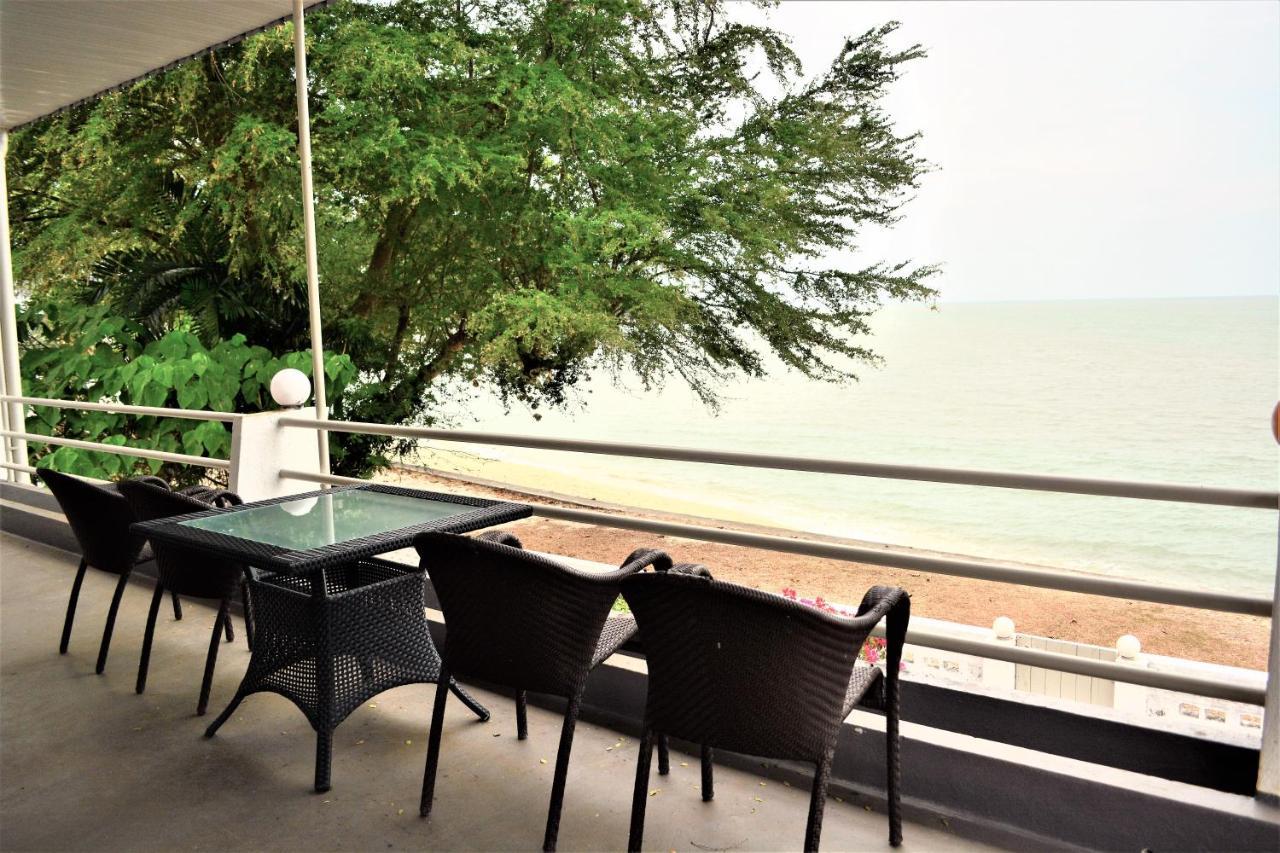 G&T'S Beach Front Villa ทานจุงบุงาห์ ภายนอก รูปภาพ