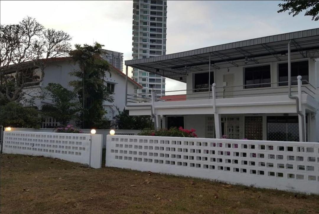 G&T'S Beach Front Villa ทานจุงบุงาห์ ภายนอก รูปภาพ