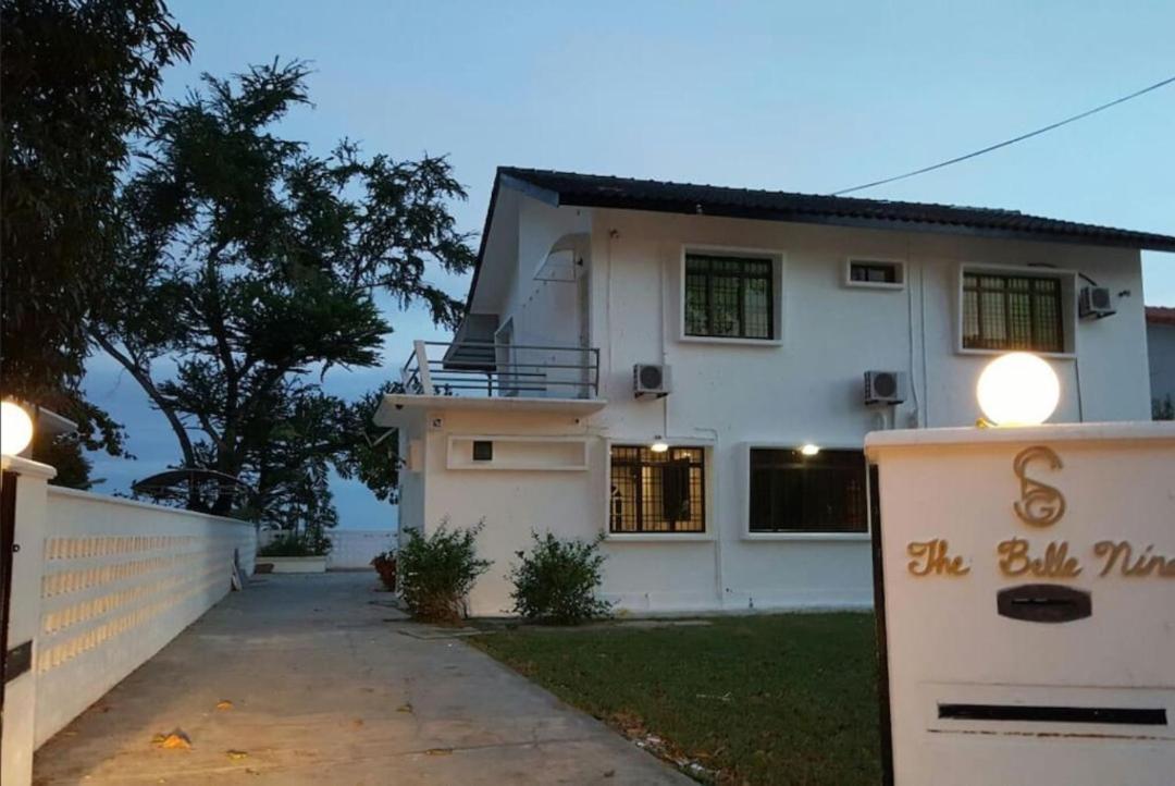 G&T'S Beach Front Villa ทานจุงบุงาห์ ภายนอก รูปภาพ