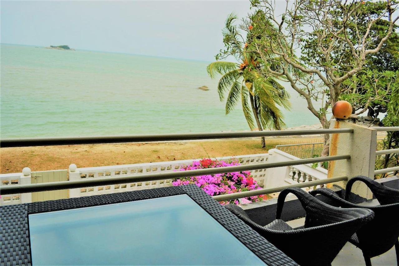 G&T'S Beach Front Villa ทานจุงบุงาห์ ภายนอก รูปภาพ
